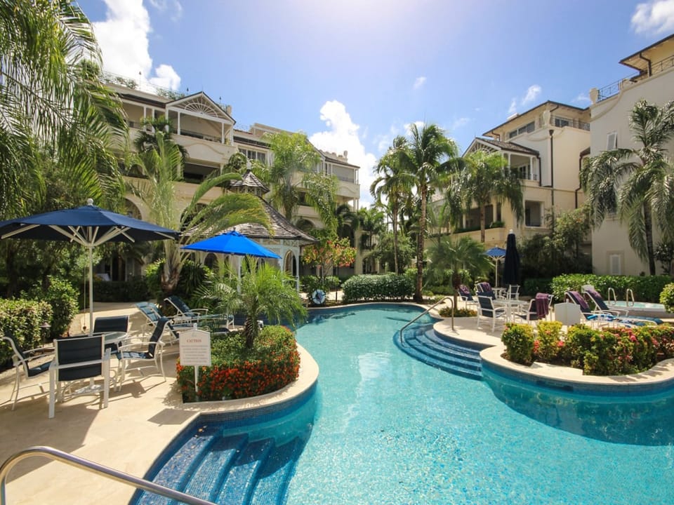 Schooner Bay 205 - Free-form communal pool