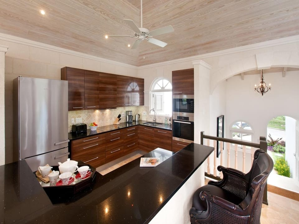 Fully outfitted modern kitchen with breakfast bar