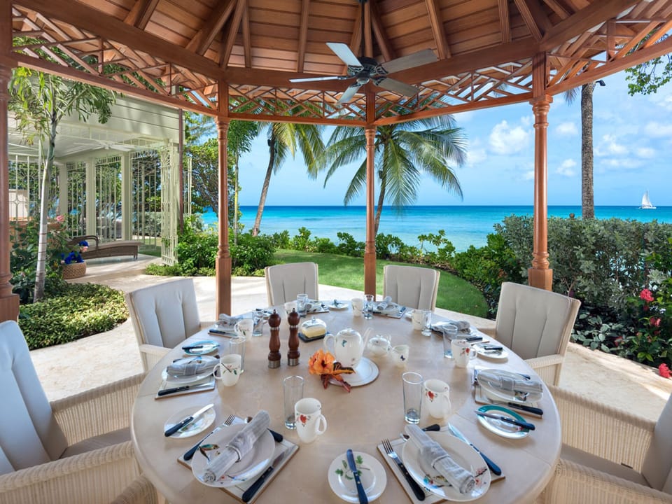 Hemingway House - Dining gazebo