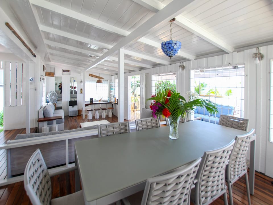 Great living area space suitable for a group or family