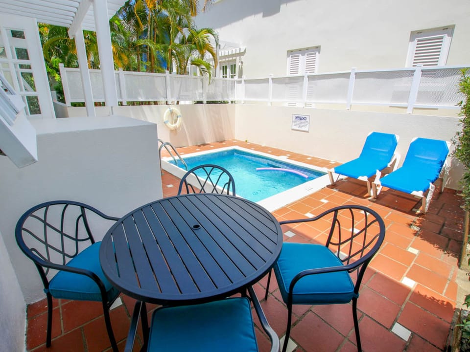 Perfect space for a casual lunch made on our BBQ while the kids play in the pool