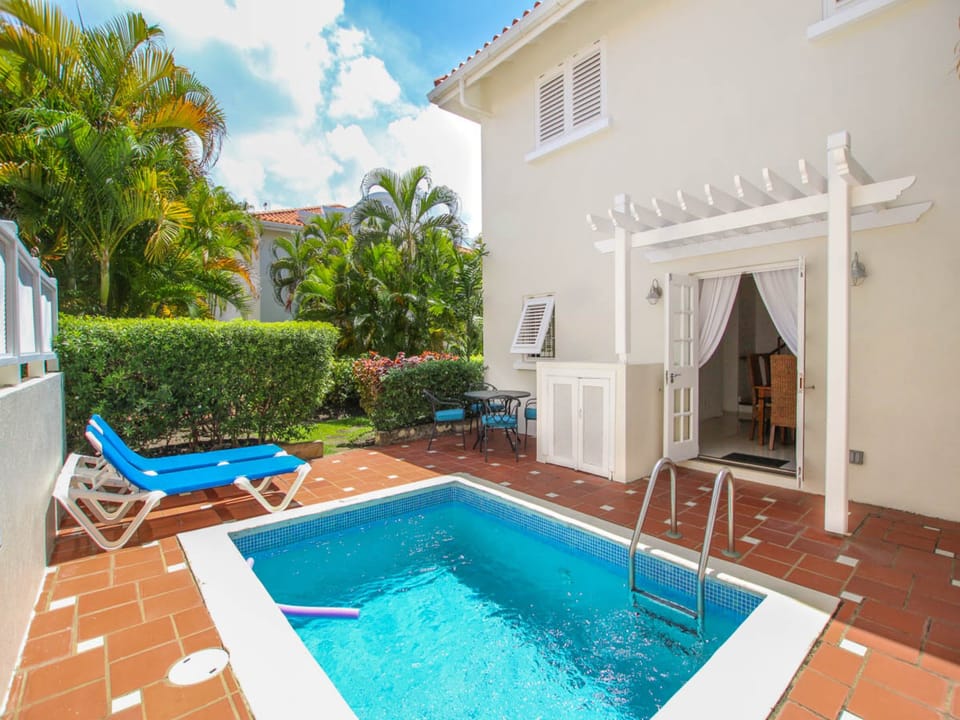Welcome to paradise! Turtle View #2 is a great getaway tucked into a tropical paradise