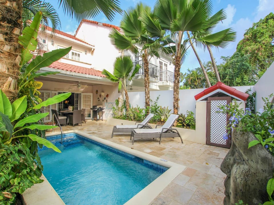 Lovely outdoor space with private plunge pool