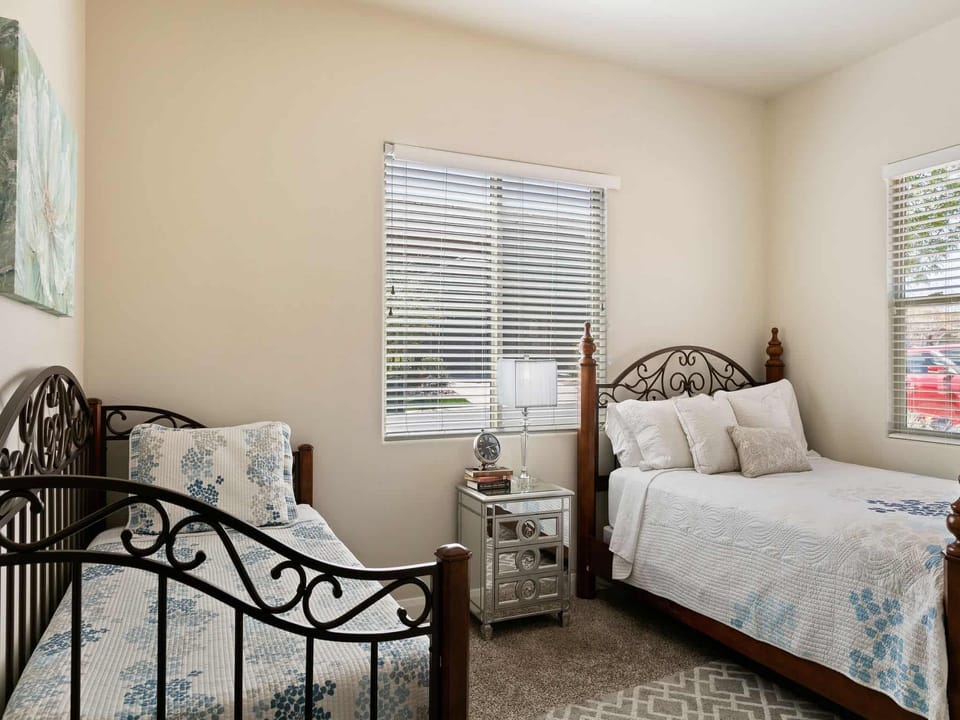 Bedroom 3 with 1 Queen bed/1 Twin Daybed with Trundle