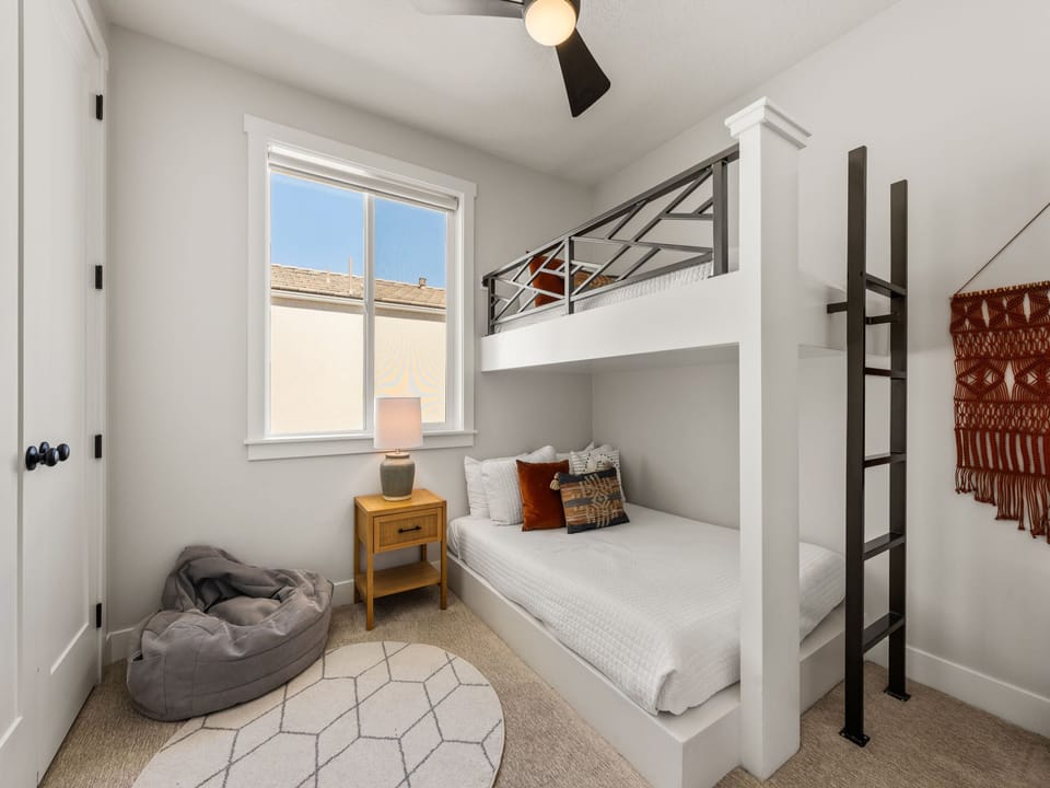 1T/F Bunk Room