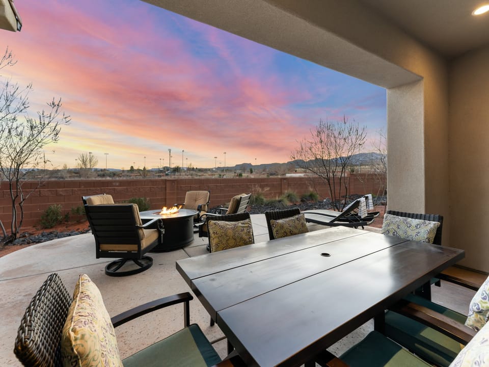 Back Patio w/ Firepit