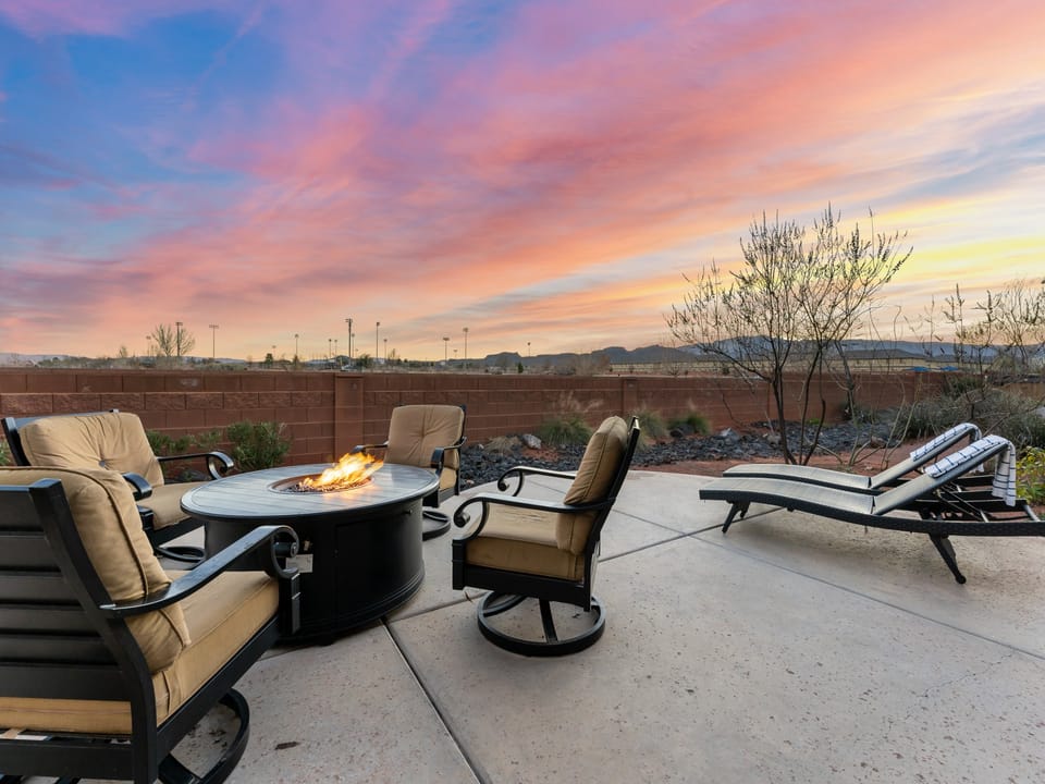 Back Patio w/ Firepit