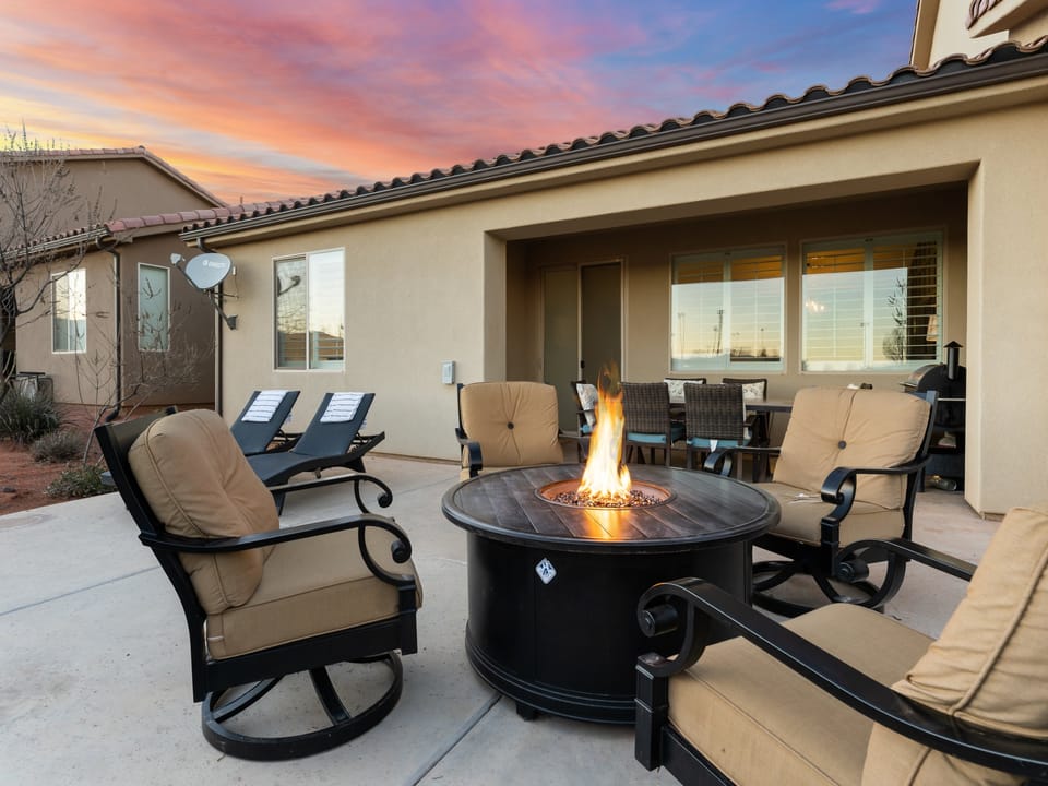 Back Patio w/ Firepit