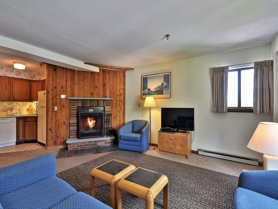 You'll have plenty of space with lots of room to spread out and enjoy the mountain views from the living room and bedrooms.