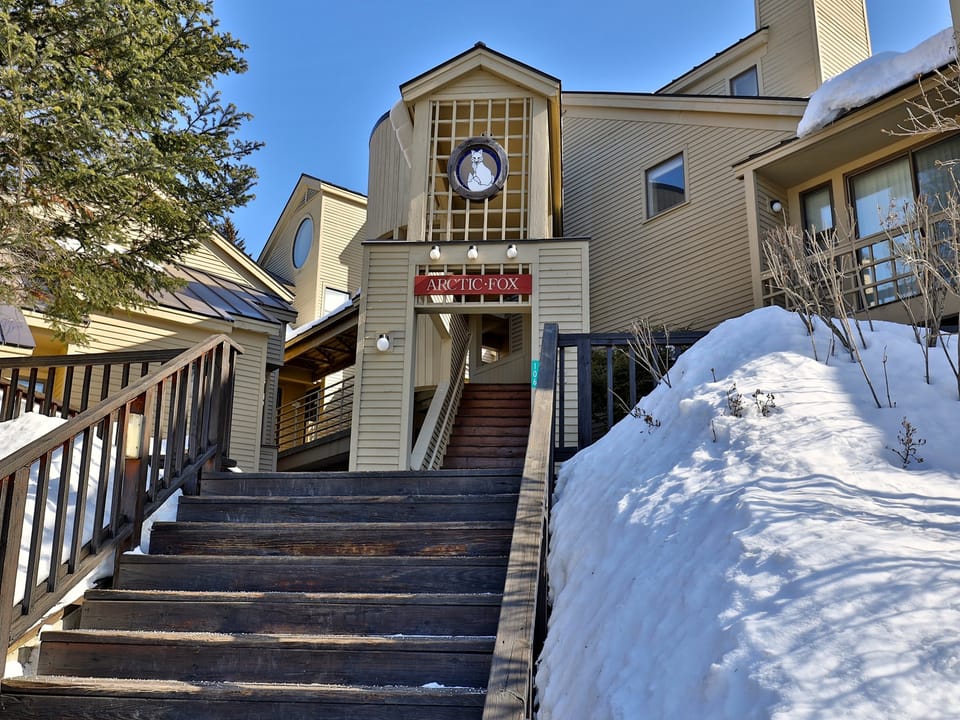 Fox Hollow condominiums close to skiing at both Pico and Killington