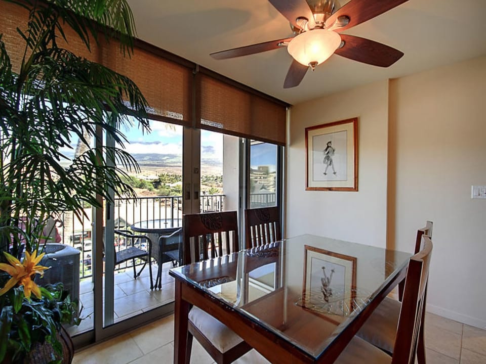 4 Royal Mauian 601