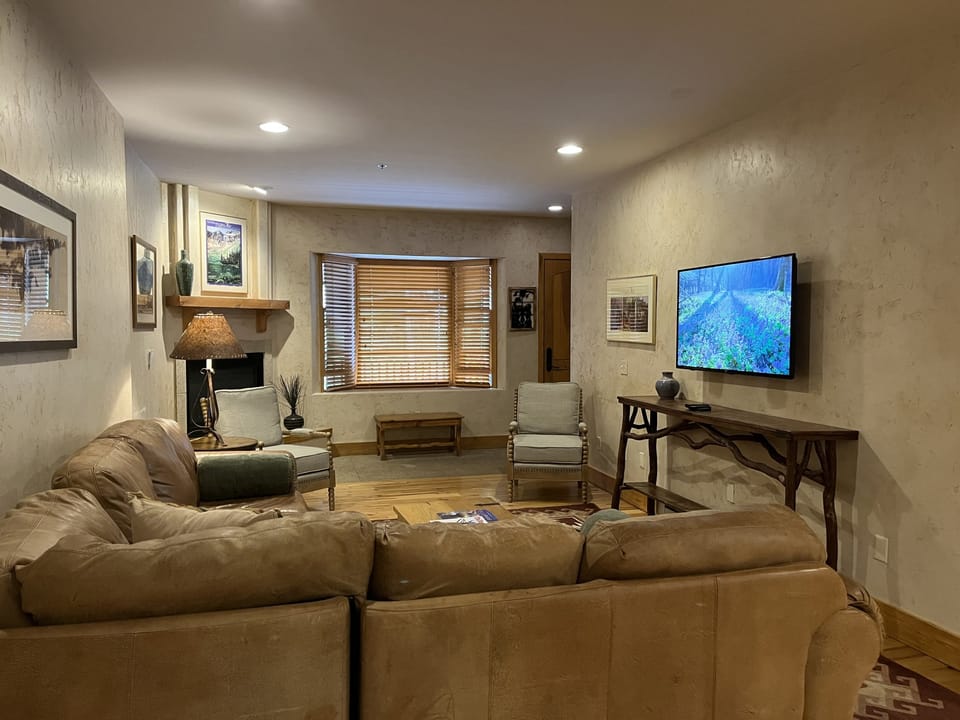 Livingroom TV 2