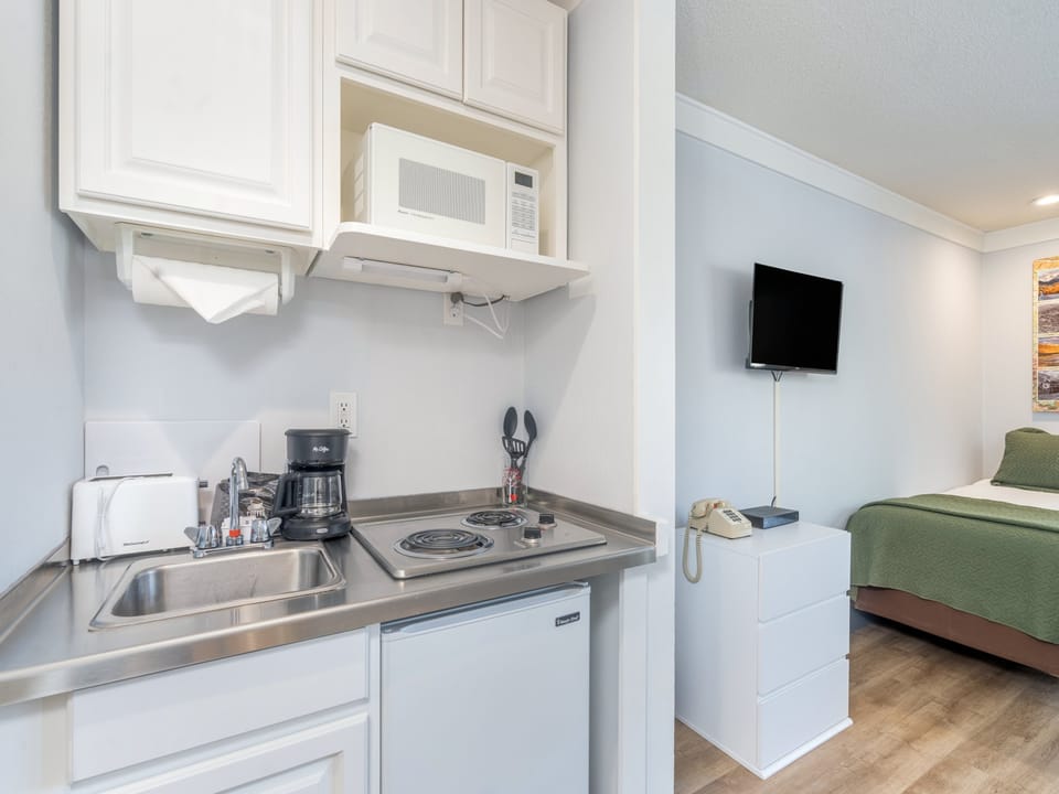 111 Kitchenette