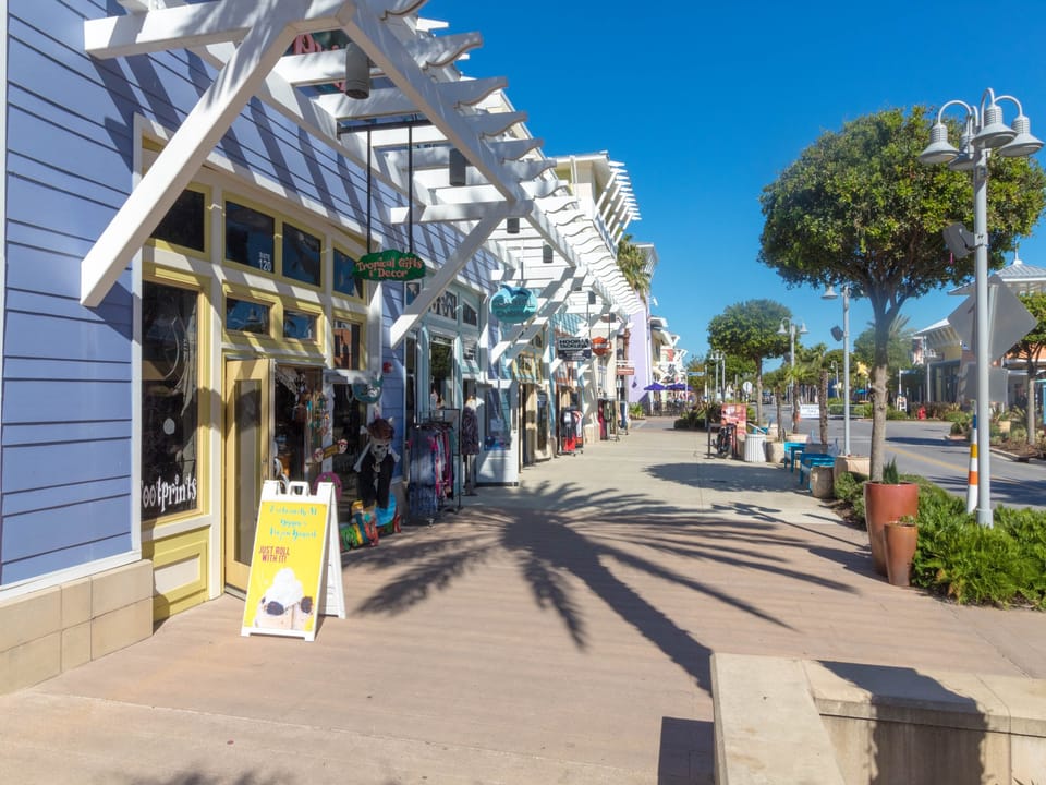 Bid-A-Wee Beach Bungalow | 10-Minute Bike Ride to the Pier | 7 Minutes in the Car