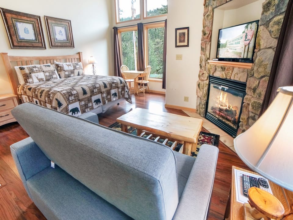 Suite with Gas Fireplace