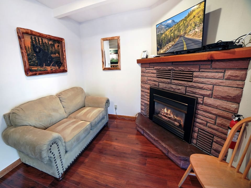 Single-Room Suite with Gas Fireplace