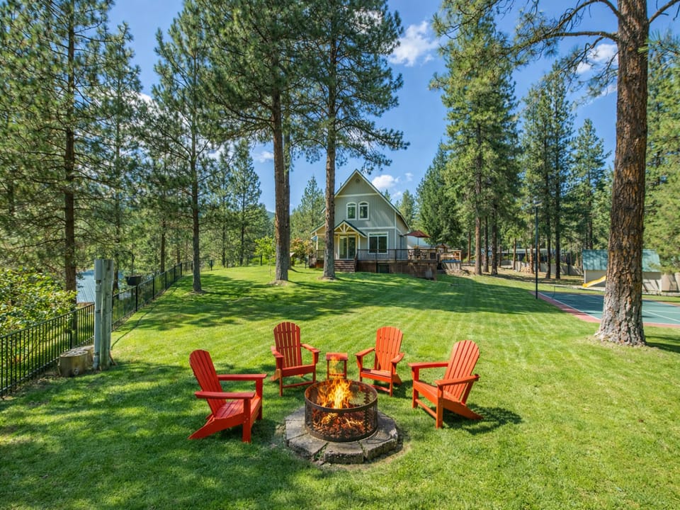 Seasonal wood fire pit (not available June 1-Sept 30)