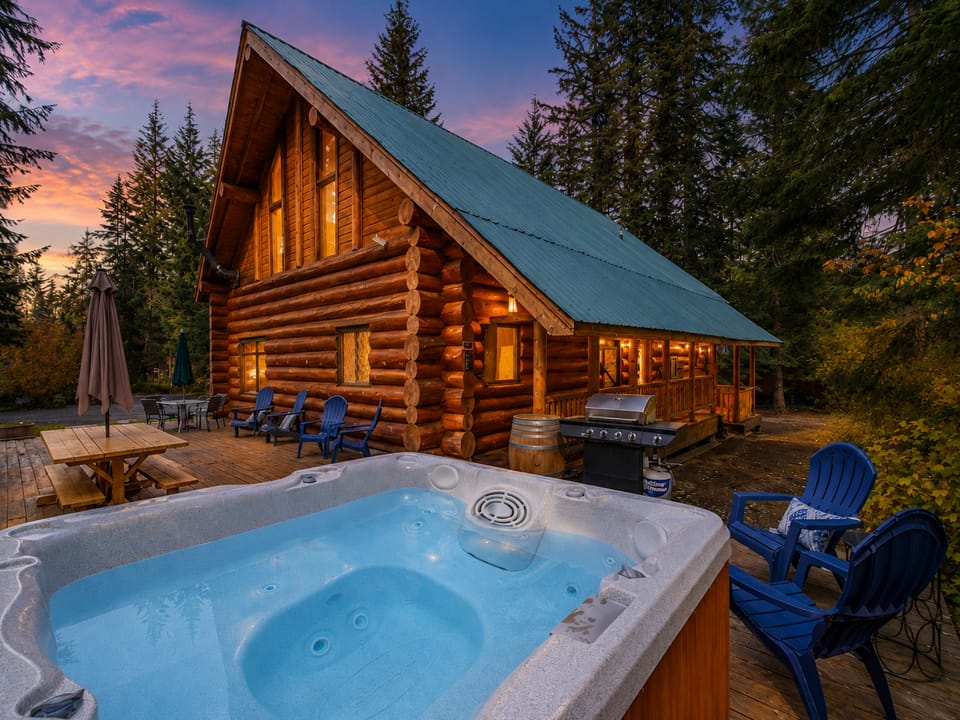 Private year round hot tub under the stars.