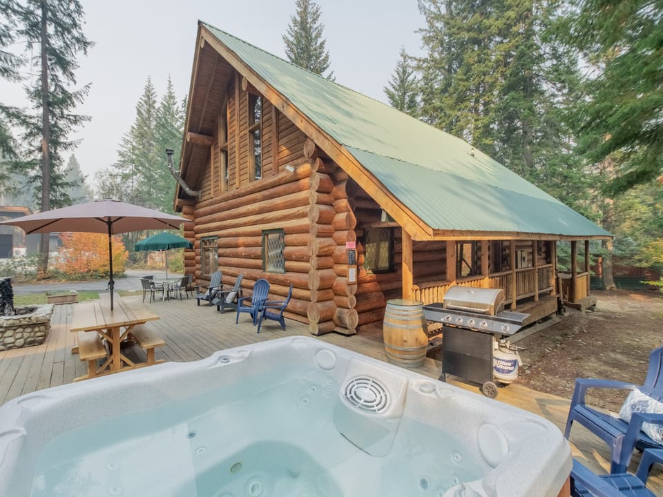 Soaring Pines Lodge Welcomes You.