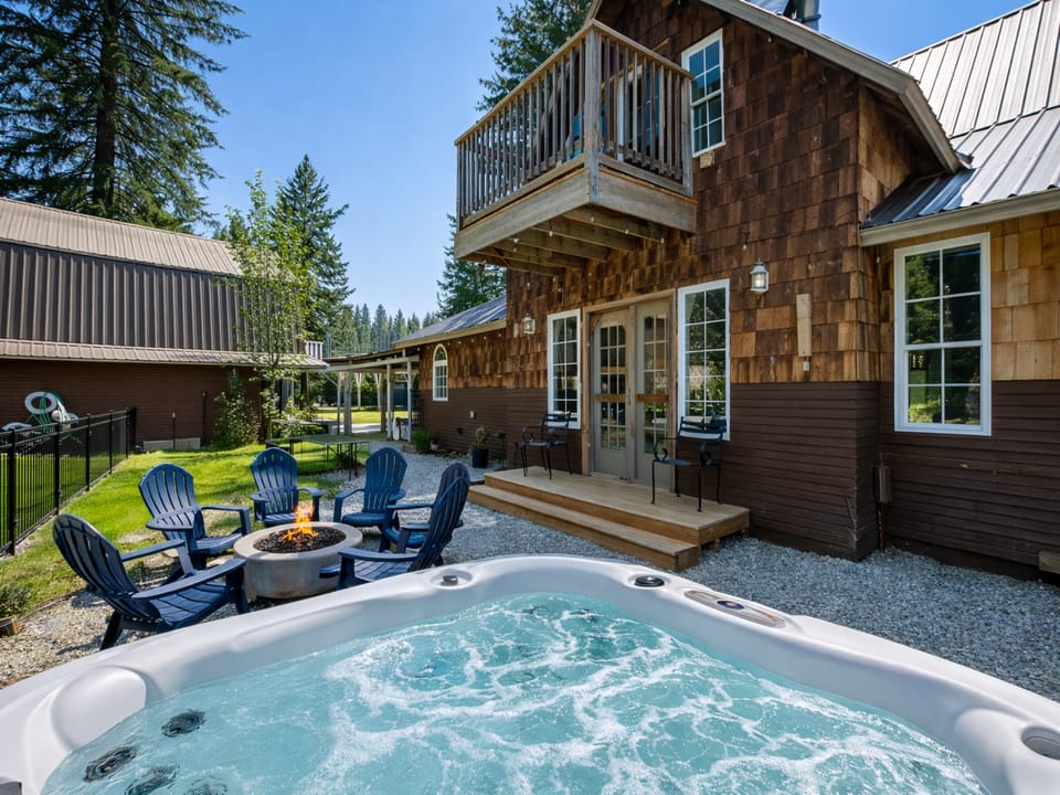 Year round private hot tub under the stars.