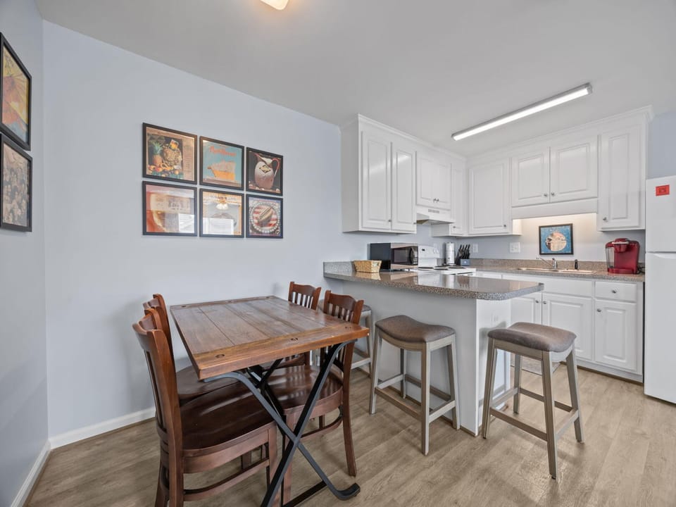 Dining/ Kitchen Area
