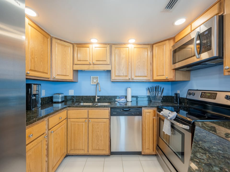 Bright blue walls surround your kitchen where you prepare fresh meals before heading to the beach