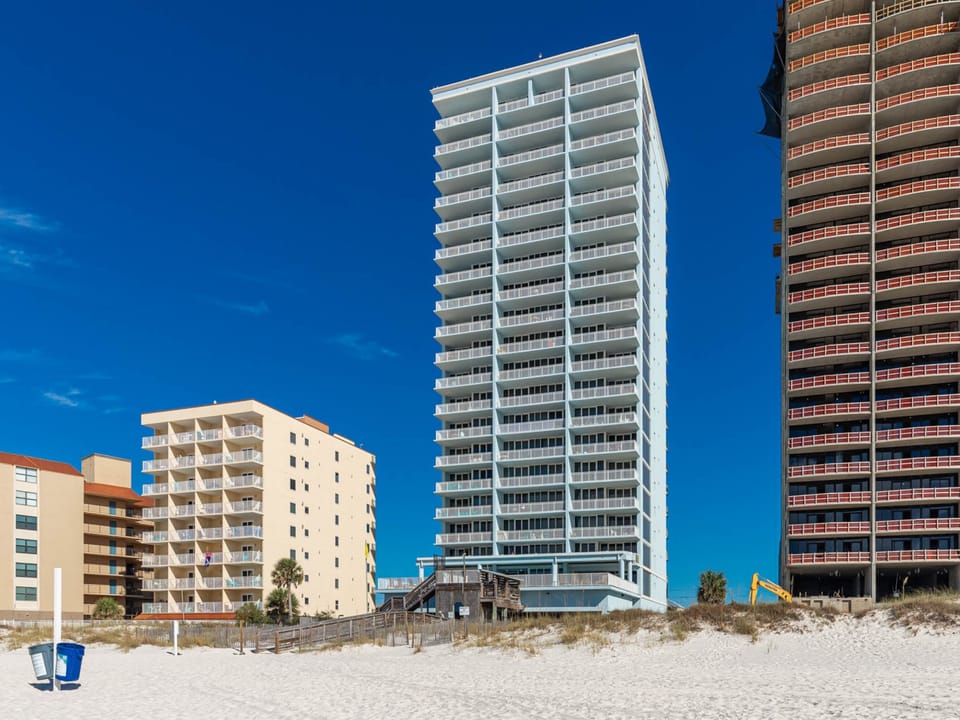 Colonnades-Building-3
