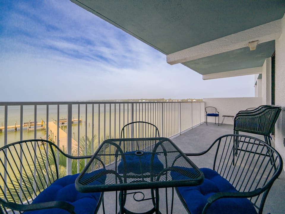 Compass Point 203-02
