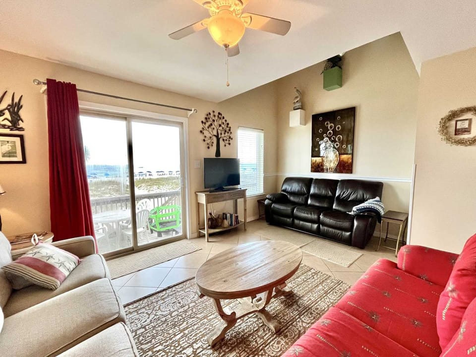 Ocean Reef 701 - Open, spacious living area