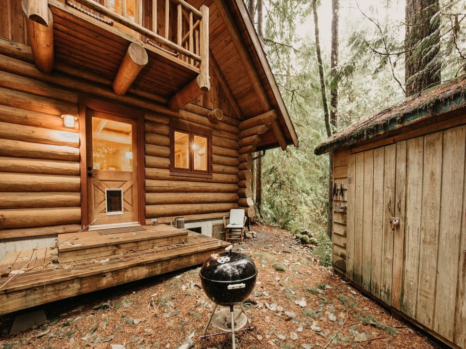 Another view of the BBQ area