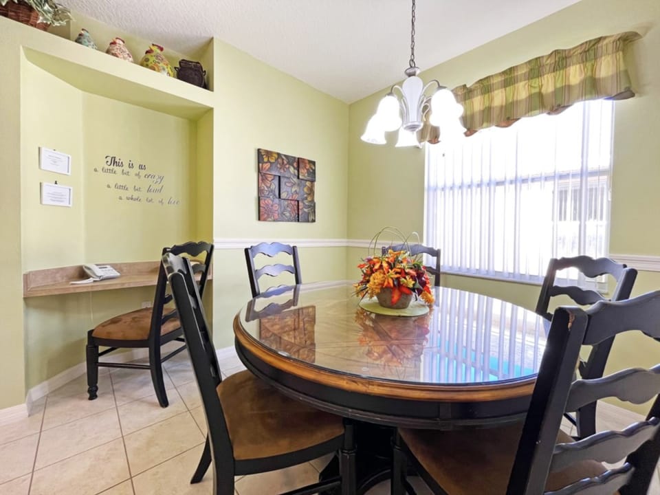 Breakfast Area.jpg