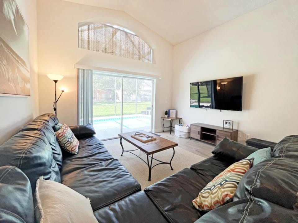 1-Living Room.jpg