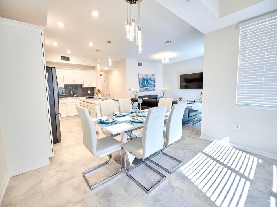 Fully equipped dining area