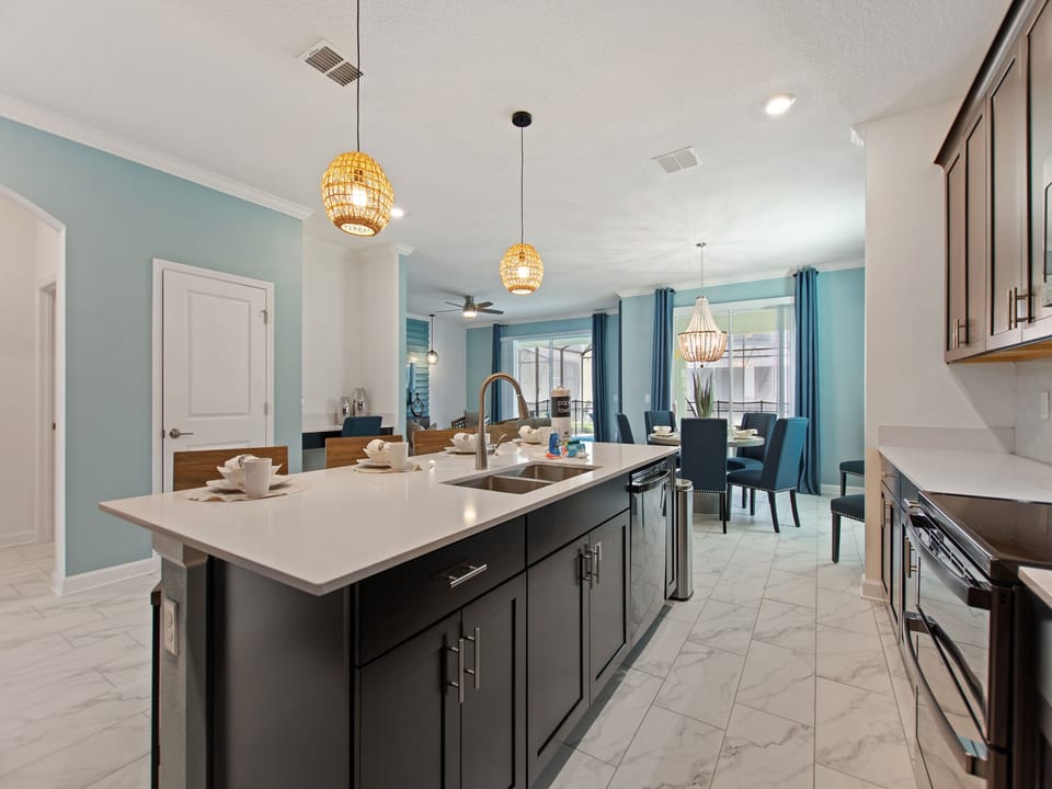 Fully-equipped kitchen with counter top
