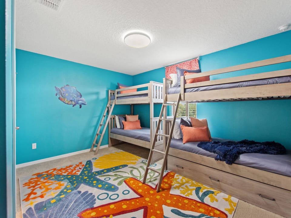 Blue Tang – Dory Suite – 4 Twin beds in Bunk Arrangement plus 2 x Trundle Beds
