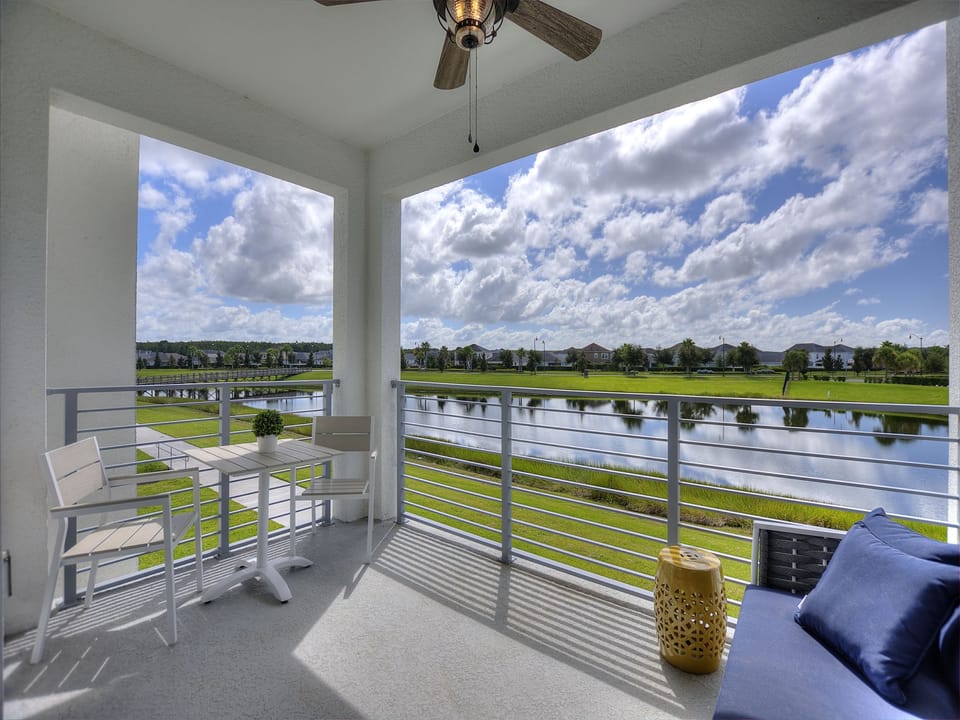 The balcony with a stunning lake view