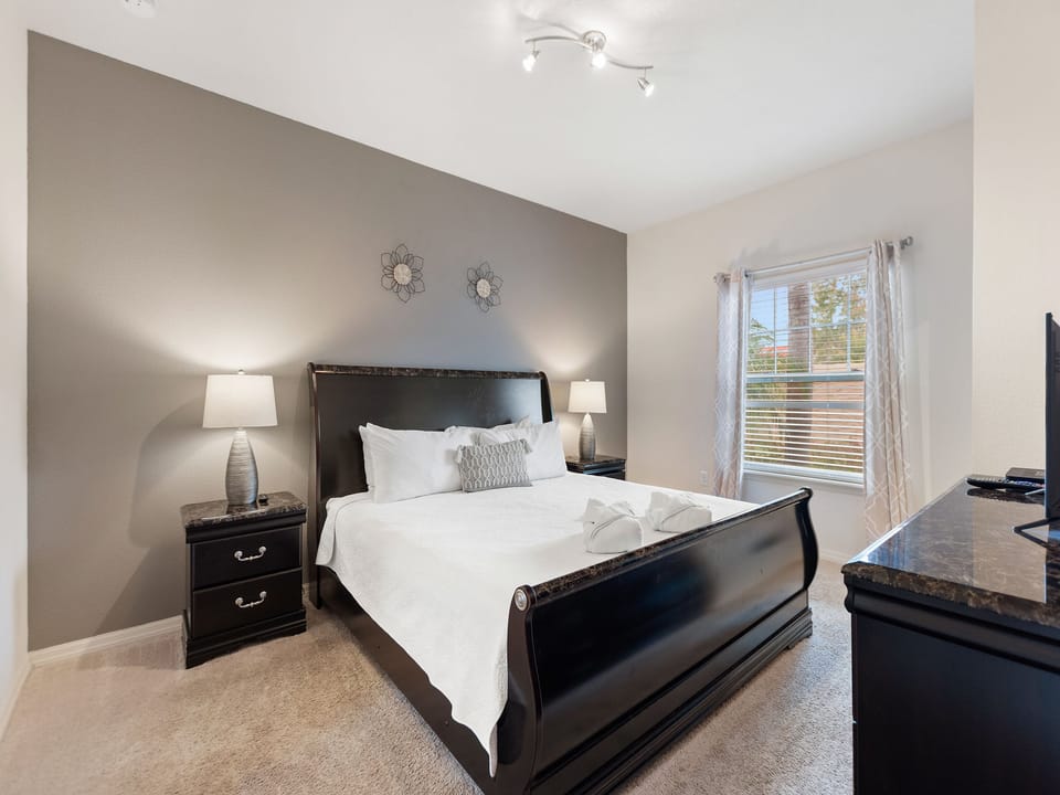King Suite with Attached Bathroom (Ground Floor)