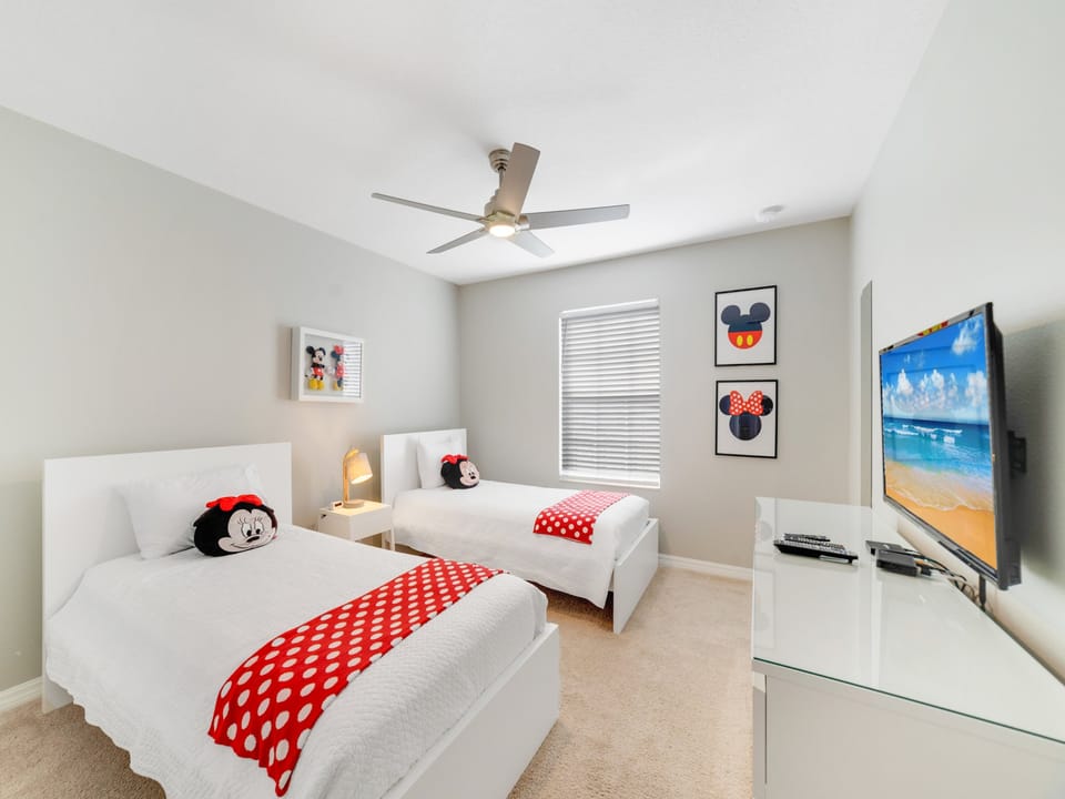 Bedroom four has two twin beds – Mickey Haven