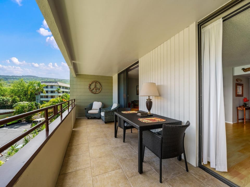 Enjoy the sunshine and Kona coffee outside