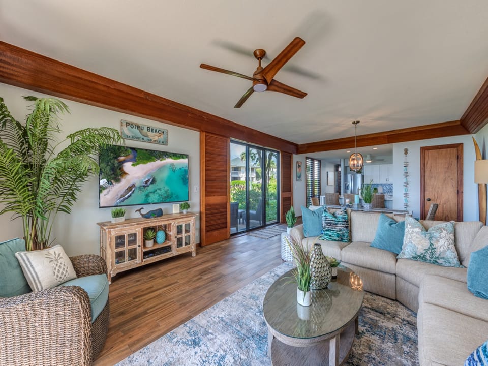 Just Beachy! Garden/Living level features: