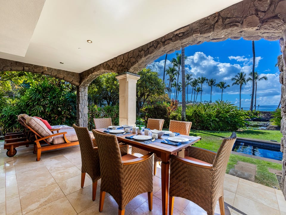 Full ocean view~ with direct views of the neighboring islands