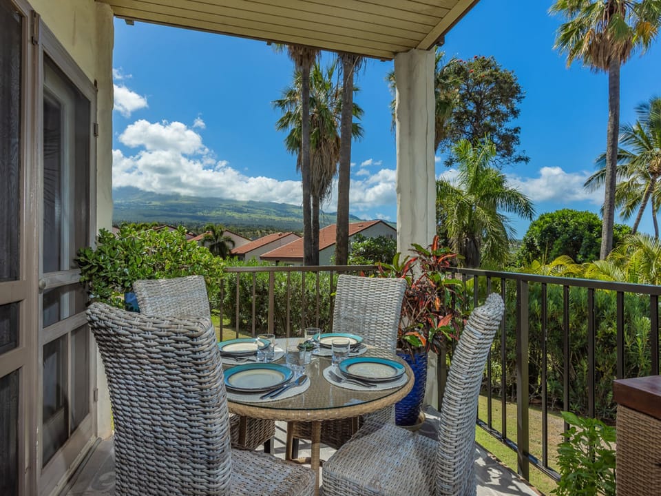 Comfort with a majestic view and dining for four