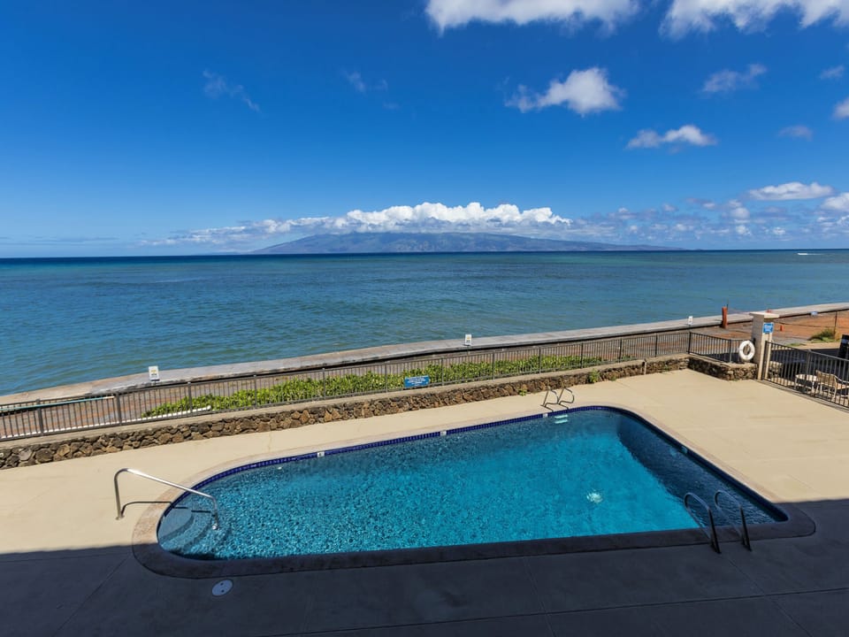 Oceanfront pool with the Majestic Pacific just beyond