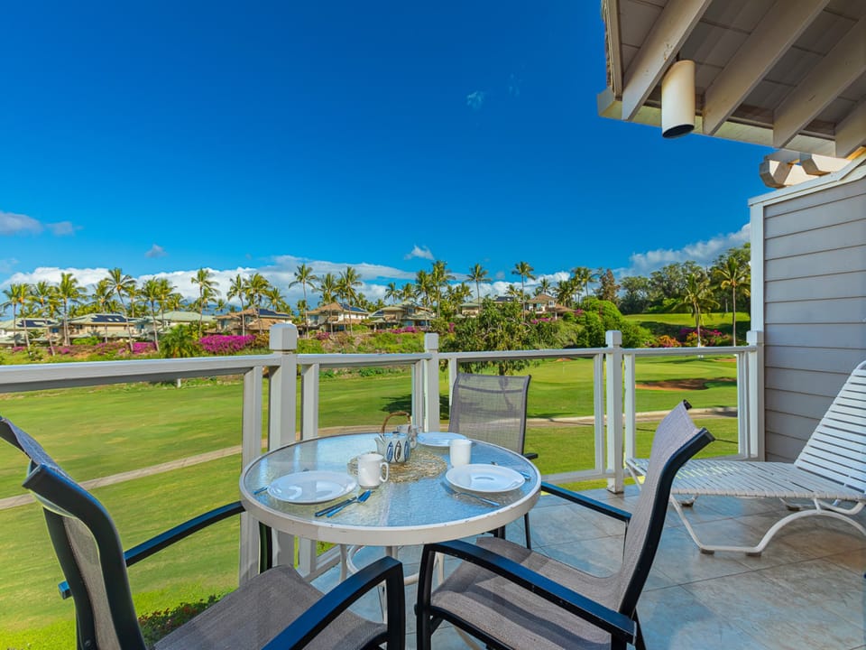 Seating for 3 on the lanai with a lounge chair to enjoy sunset!