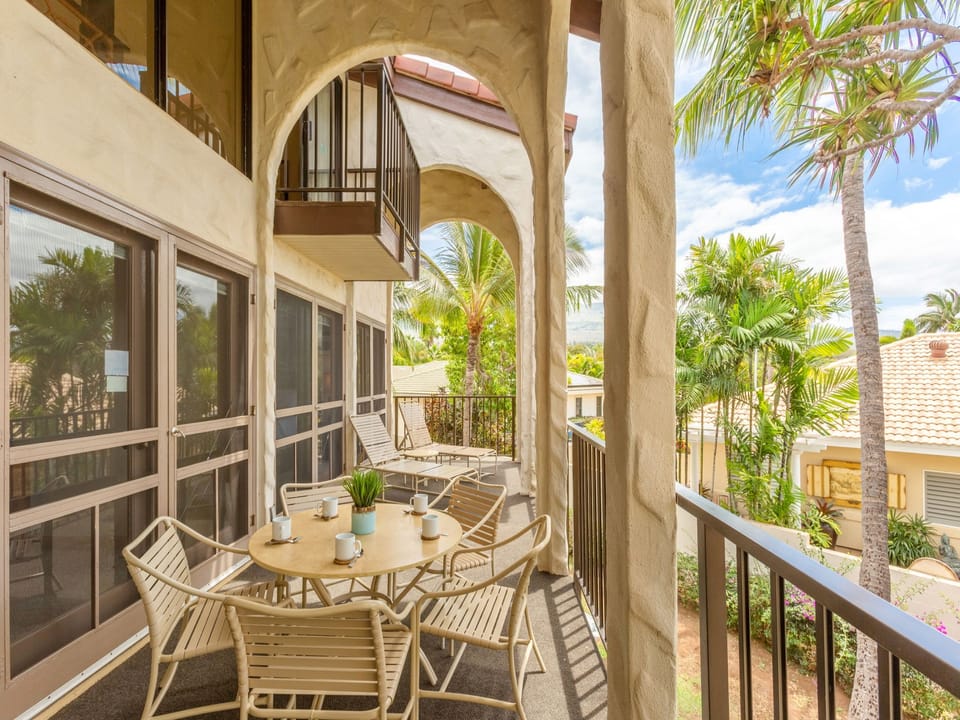 Spacious lanai!