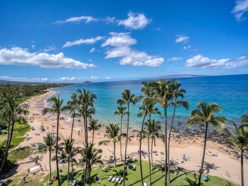 Popular Keawakapu Beach across the street from Maui Hill Resort