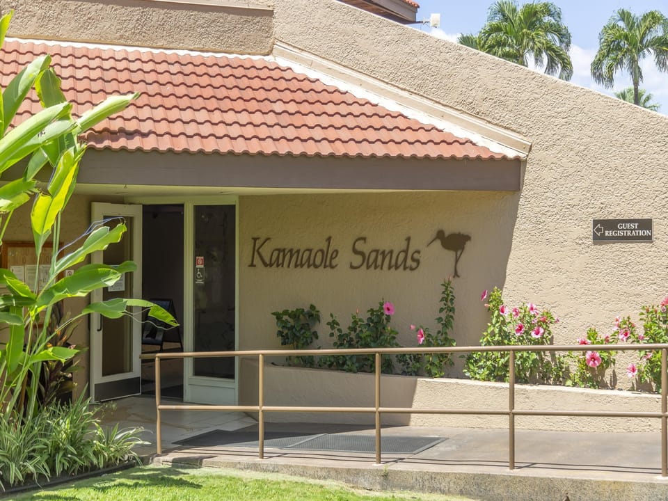 Kamaole Sands front office