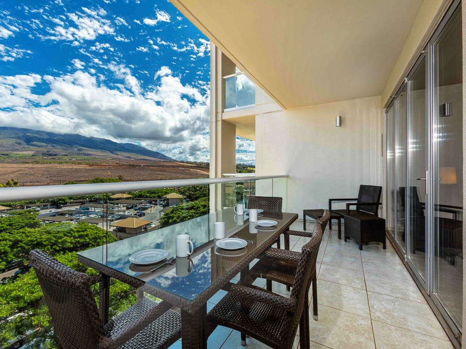 Seating for five on the lanai