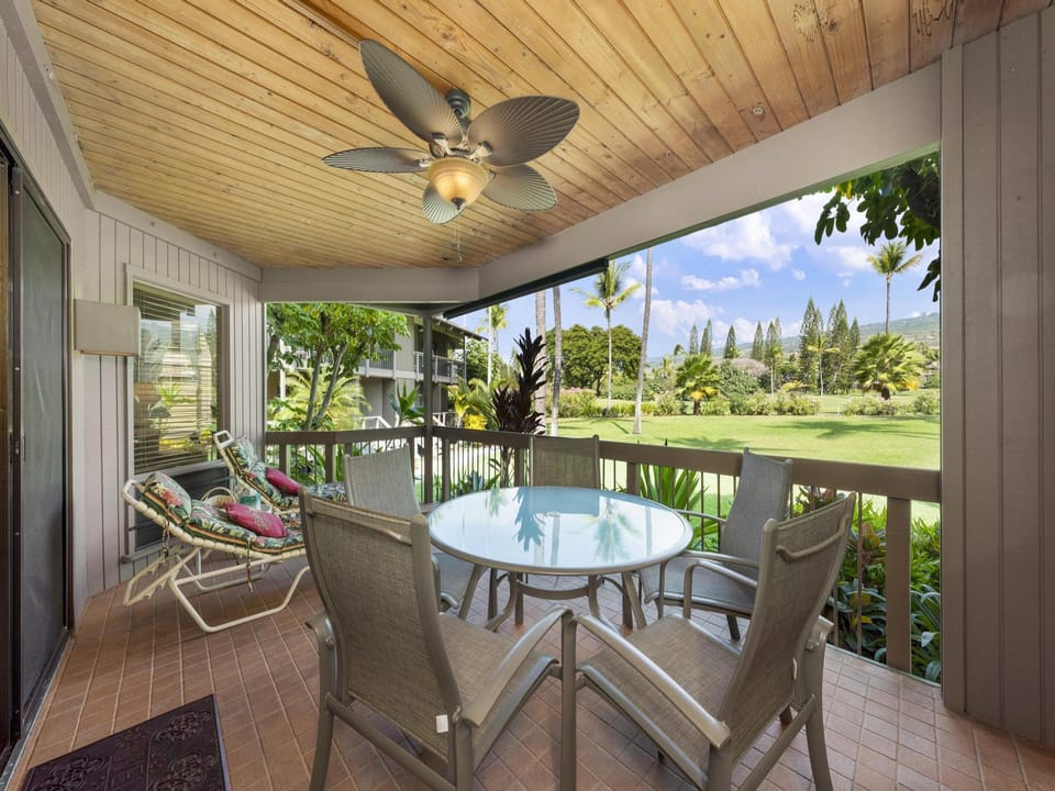 Lanai with seating