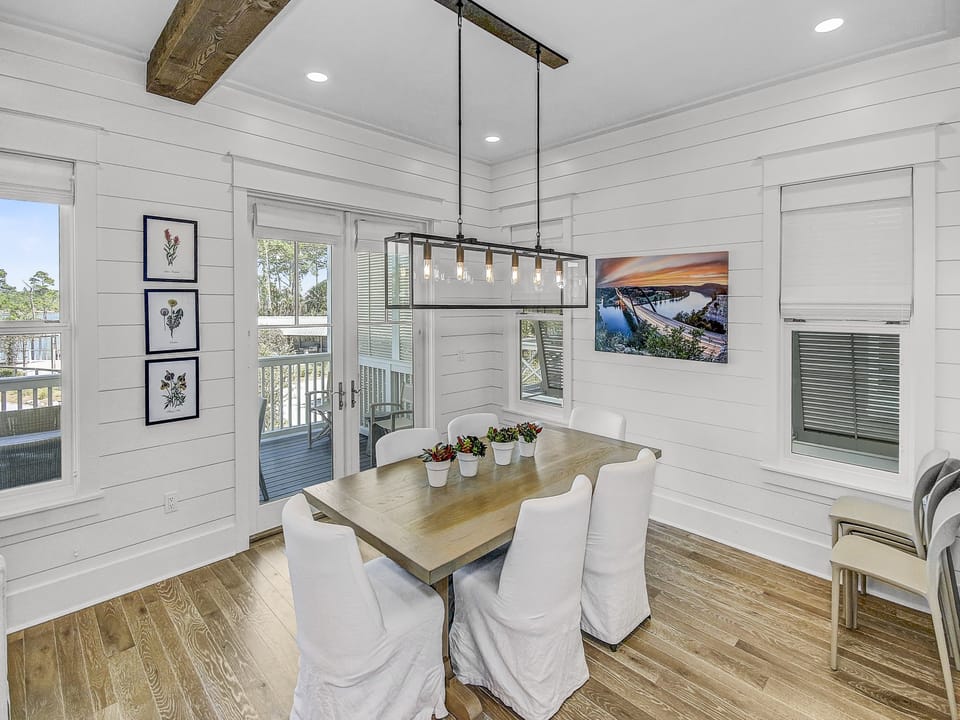 Dining Table with Seating for 6 Guests on the Second Floor
